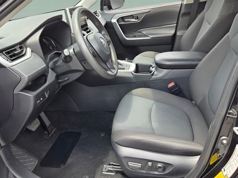 Used 2024 Toyota RAV4 XLE FWD image 10
