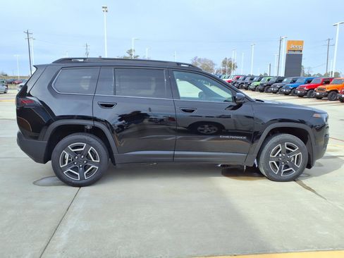 New 2026 Jeep Cherokee Laredo image 5