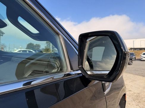 Used 2023 GMC Yukon XL SLT image 7