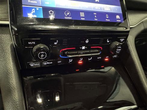 Used 2022 Jeep Grand Cherokee L Limited image 25