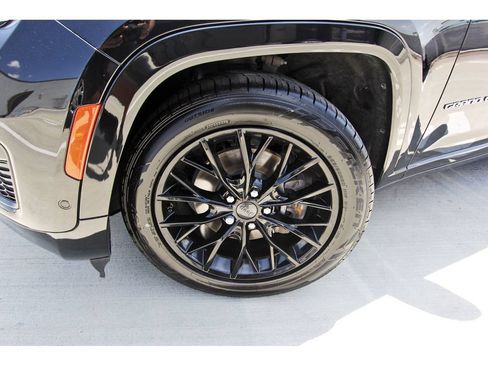 Used 2023 Jeep Grand Cherokee L Overland w/ Advanced Protech Group III AWD/4WD image 32