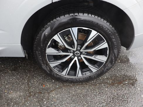 Used 2025 Volvo XC60 B5 Plus image 39