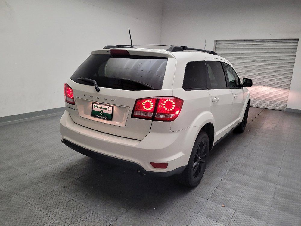 Used 2019 Dodge Journey SE w/ Connectivity Group FWD image 9