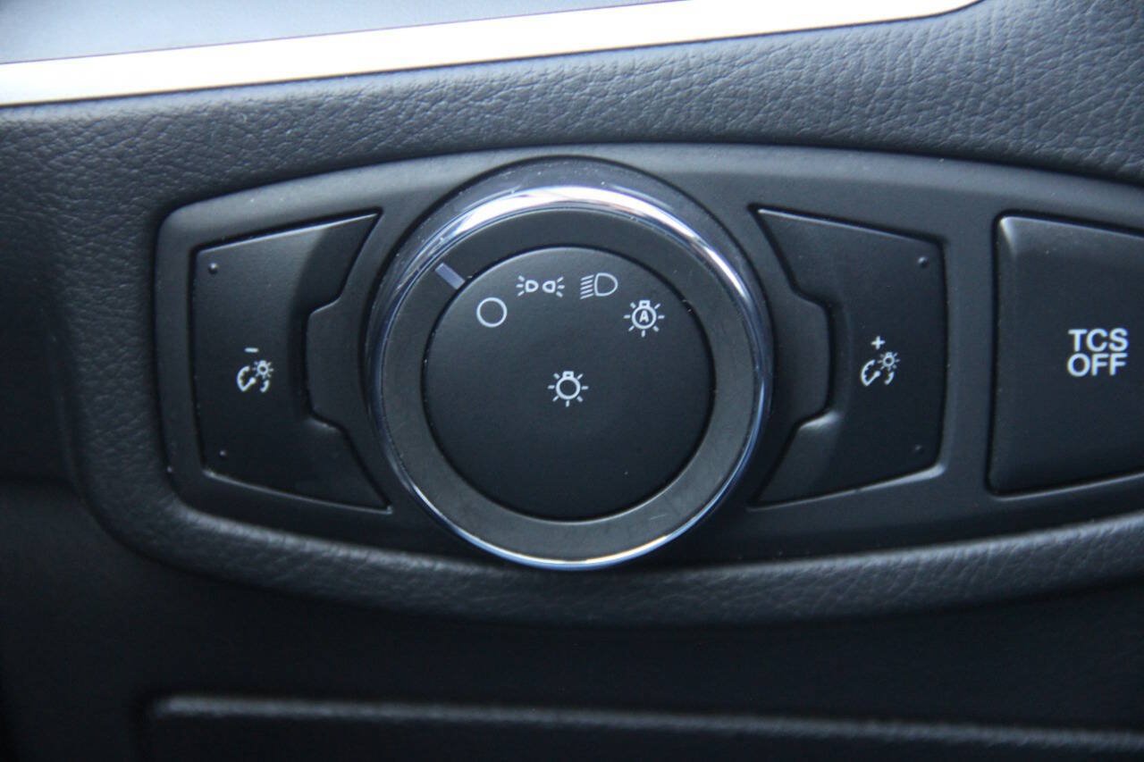 Used 2024 Ford Edge SEL AWD/4WD image 25