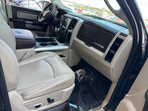 Used 2017 RAM 1500 Laramie RWD image 17