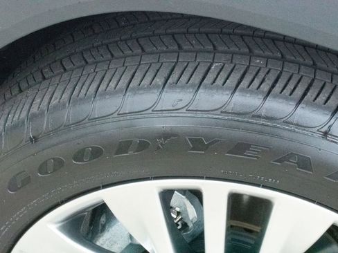 Used 2024 Toyota Highlander Limited image 33