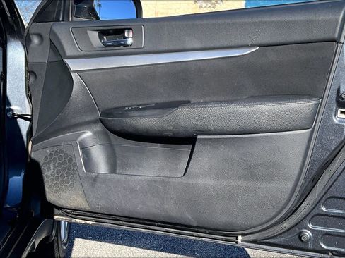 Used 2011 Subaru Outback 2.5i Premium image 21