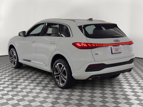 Used 2025 Audi Q5 Premium w/ Convenience Package AWD/4WD image 3