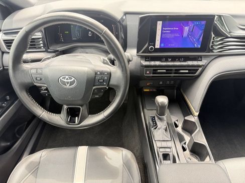 Used 2025 Toyota Camry SE FWD image 10