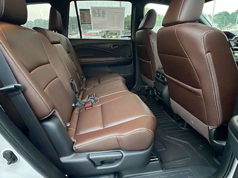 Used 2024 Honda Passport EX-L image 15
