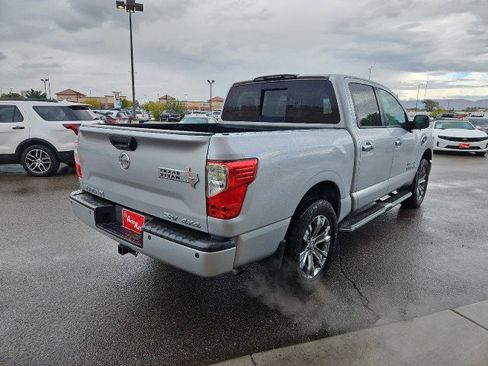 Used 2017 Nissan Titan SV image 5