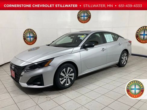 Used 2024 Nissan Altima 2.5 S image 1