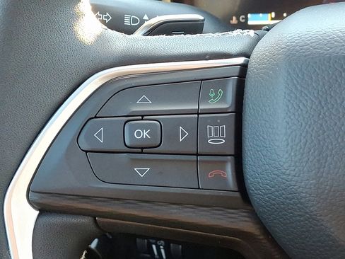 Certified 2025 Jeep Grand Cherokee Altitude image 23