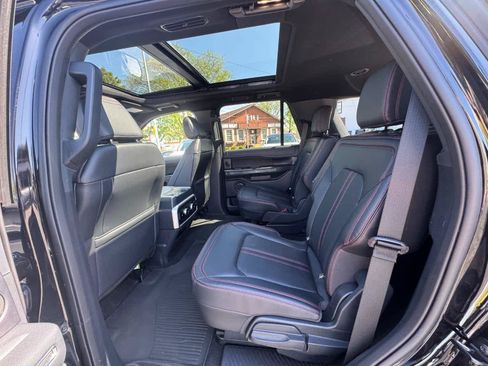 Used 2024 Ford Expedition Limited AWD/4WD image 7