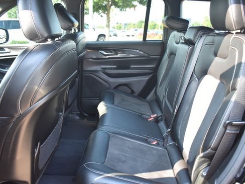 Used 2023 Jeep Grand Cherokee Altitude RWD image 14