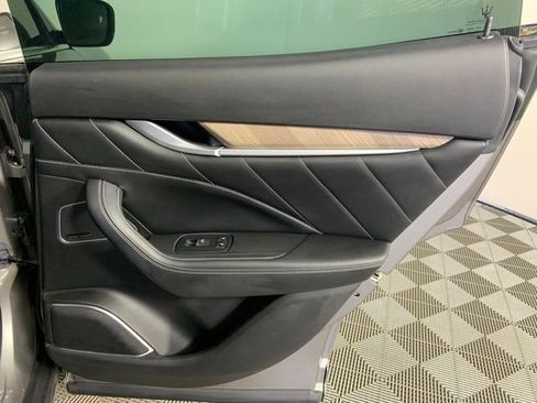 Used 2019 Maserati Levante GranLusso AWD/4WD image 12