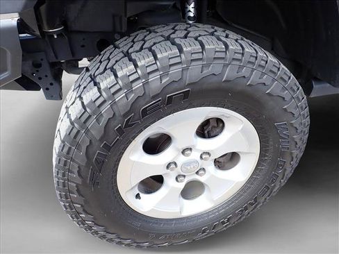 Used 2021 Jeep Wrangler Rubicon w/ Cold Weather Group AWD/4WD image 3