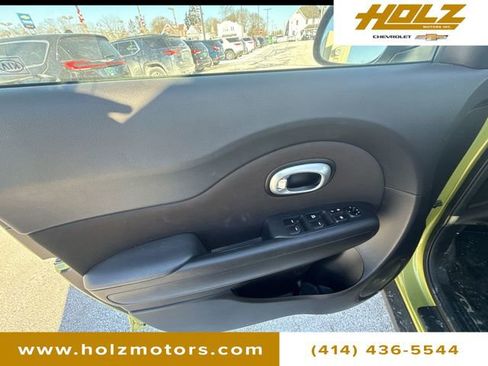 Used 2016 Kia Soul Base image 17