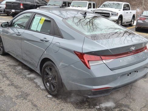 Used 2023 Hyundai Elantra Blue image 6
