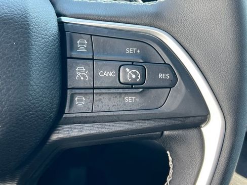 Used 2024 Jeep Grand Cherokee L Altitude image 23