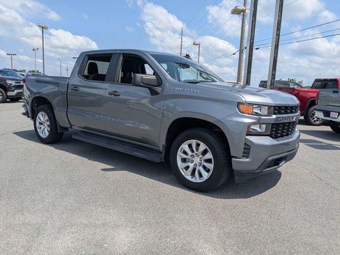 Used 2020 Chevrolet Silverado 1500 Custom w/ Custom Value Package AWD/4WD image 2
