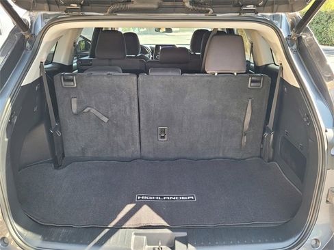 Used 2023 Toyota Highlander LE image 28