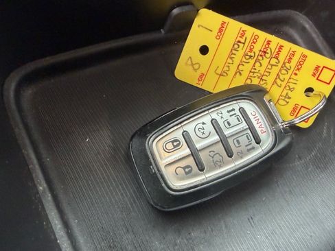 Used 2022 Chrysler Pacifica Touring-L FWD image 5