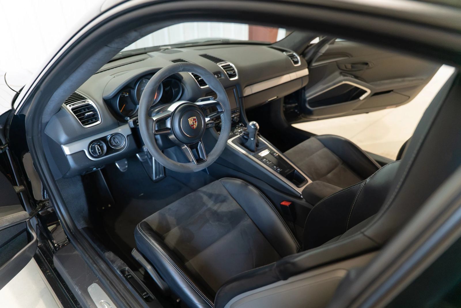 Used 2016 Porsche Cayman GT4 RWD image 37