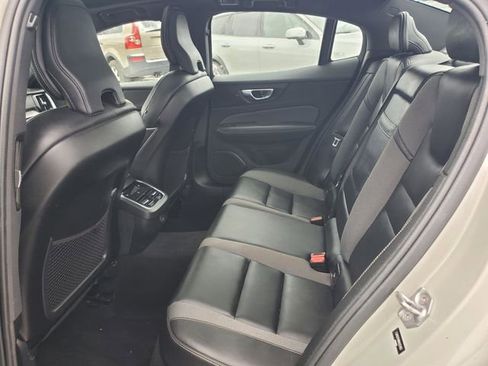 Used 2021 Volvo S60 T5 R-Design image 28