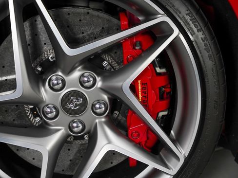 Used 2022 Ferrari F8 Tributo RWD image 18