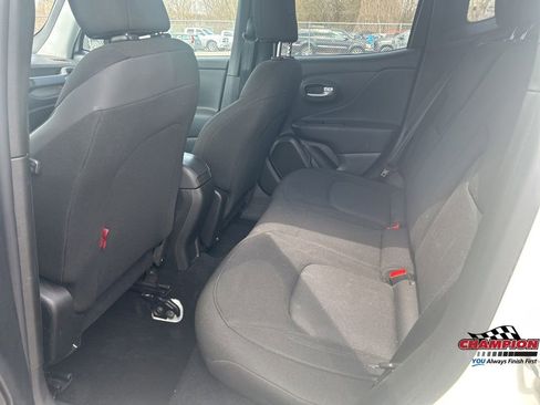 Used 2023 Jeep Renegade Latitude image 10