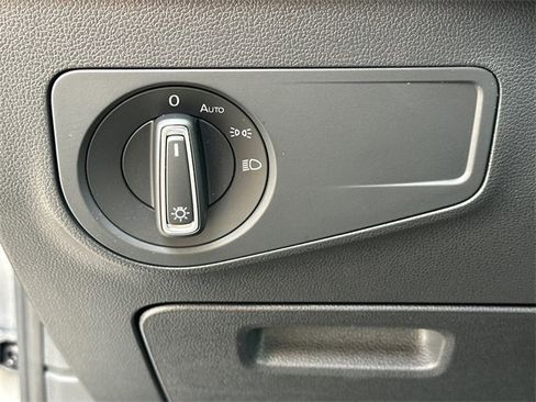 Certified 2023 Volkswagen Tiguan SE w/ Panoramic Sunroof Package image 37