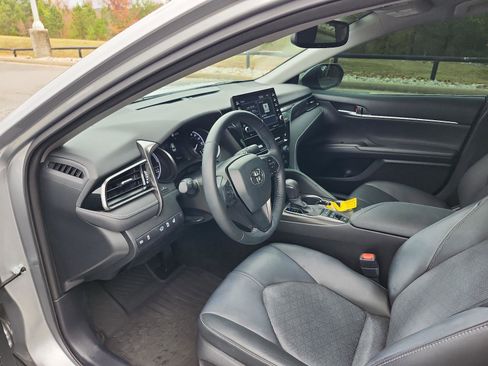 Used 2022 Toyota Camry XSE image 11