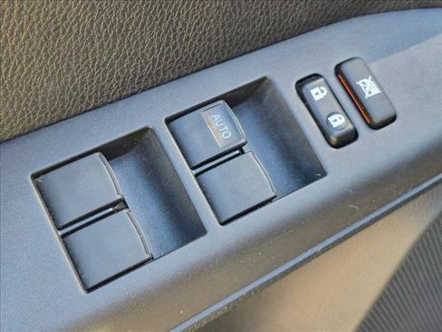 Used 2016 Toyota RAV4 LE AWD/4WD image 14