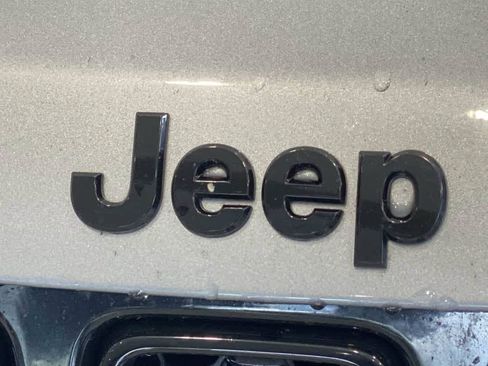 Used 2018 Jeep Compass Latitude w/ Popular Equipment Group AWD/4WD image 10