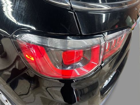 Used 2018 Jeep Compass Latitude w/ Popular Equipment Group image 21