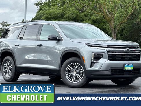 Used 2026 Chevrolet Traverse LT w/ Driver Confidence Package AWD/4WD image 1
