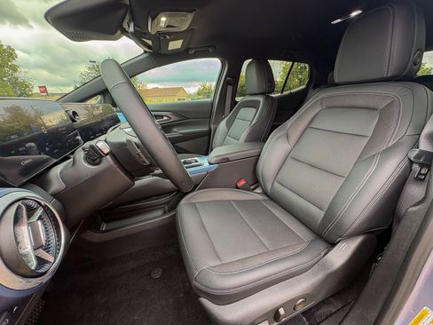Used 2024 Chevrolet Equinox EV LT FWD image 25