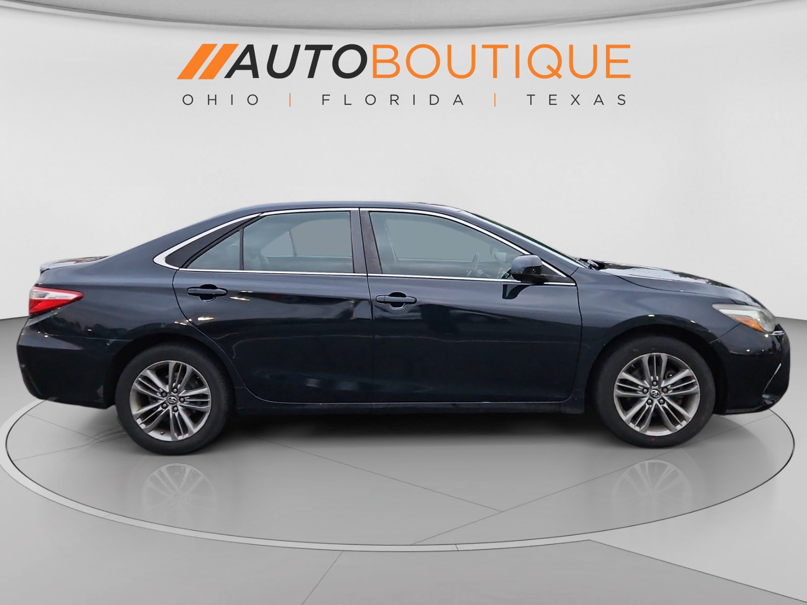Used 2017 Toyota Camry SE w/ Moonroof Package FWD image 6
