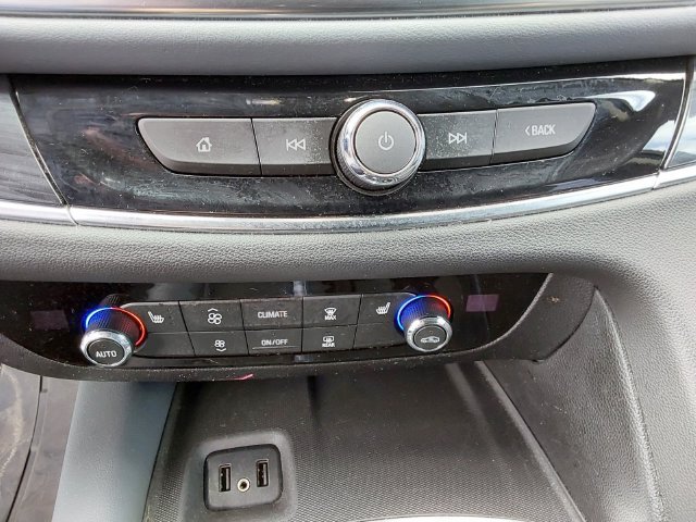 Used 2018 Buick Enclave Essence FWD image 31