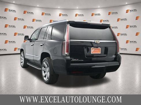 Used 2018 Cadillac Escalade Premium Luxury AWD/4WD image 3