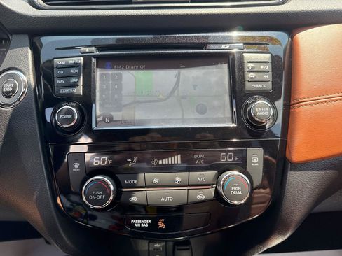 Used 2017 Nissan Rogue SL w/ SL Premium Package FWD image 21