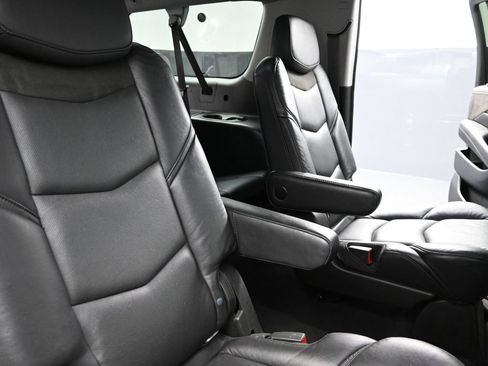 Used 2020 Cadillac Escalade ESV Luxury image 23