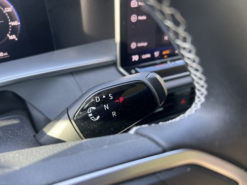 Certified 2026 Volkswagen Tiguan SE FWD image 22