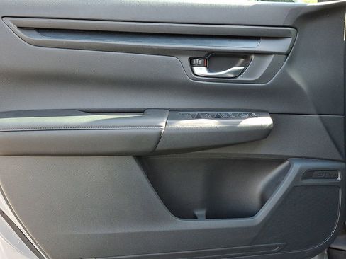 Used 2023 Honda CR-V LX image 12