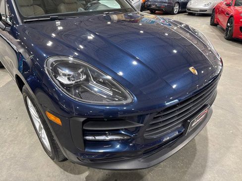Used 2021 Porsche Macan w/ Premium Package image 30