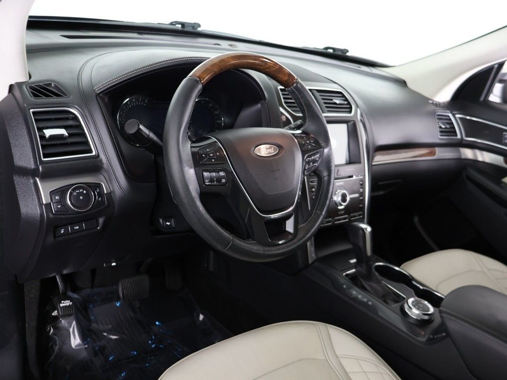 Used 2018 Ford Explorer Platinum AWD/4WD image 32
