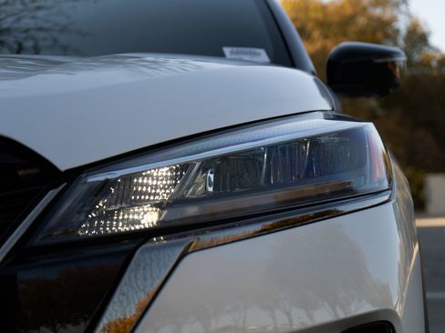 Used 2022 Nissan Kicks SR w/ Interior Electronics Package image 11