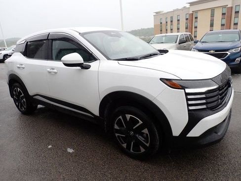 Used 2025 Nissan Kicks SV AWD/4WD image 5