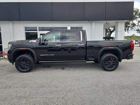 Certified 2022 GMC Sierra 2500 Denali w/ Denali Black Diamond Edition AWD/4WD image 4